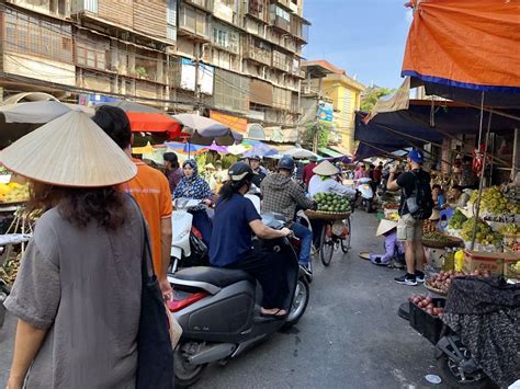 Henri Ducellent: Live in Hanoi! An Evening of Timeless French Charm and Unexpected Culinary Adventures!