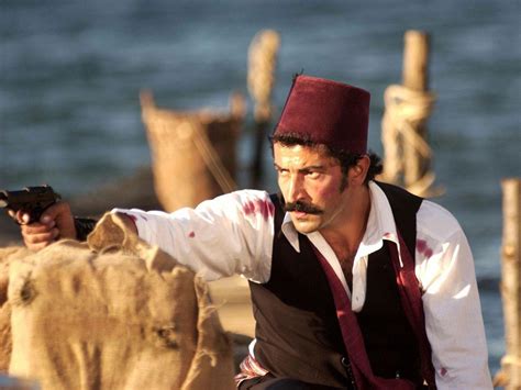 Istanbul Dreams: Kenan İmirzalıoğlu và Cuộc Gặp Gỡ Kỳ Lạ Với Người Quạt Cuồng!