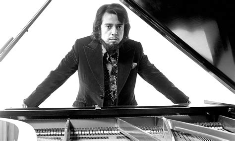 Sérgio Mendes Live in Hanoi: A Night of Bossa Nova Bliss with a Touch of Brazilian Mayhem!